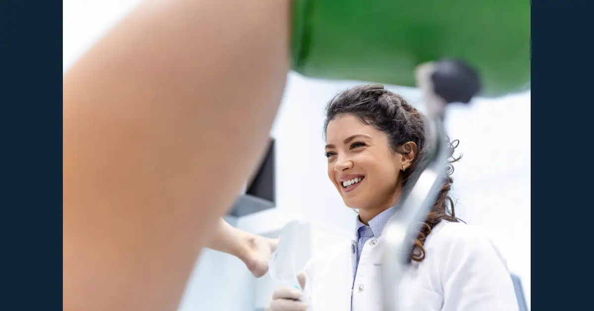 Médica em clínica médica moderna — Como Abrir Clínica Médica em São José dos Campos 2026 PleniHub